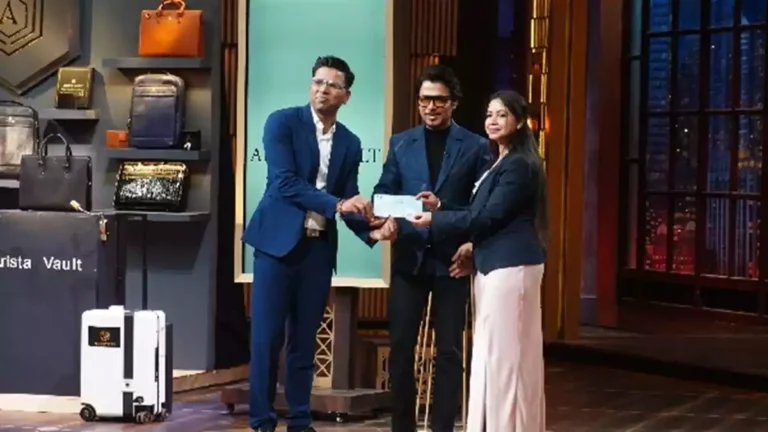 Shark Tank India Season 3 : न्यू टेक्नोलॉजी Arista Vault लेकर आया है Follow Me Smart Luggage Bag जिसे शार्क भी हुए हैरान और आकर्षित